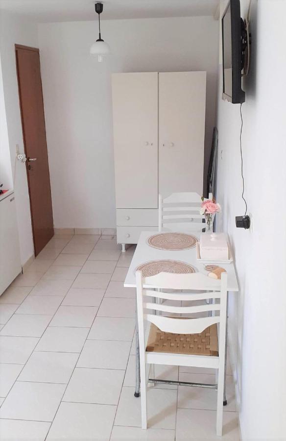 Daphnes Apartments Ratzaklíon Zewnętrze zdjęcie