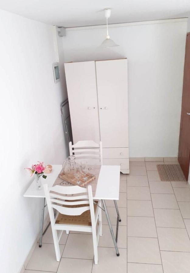 Daphnes Apartments Ratzaklíon Zewnętrze zdjęcie